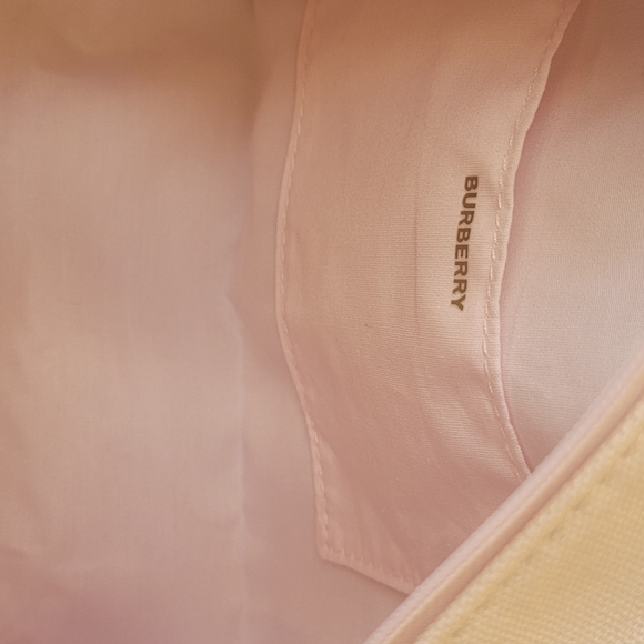 Burberry Pouch converted into to shoulder bag or cross body - Picture 11 of 16